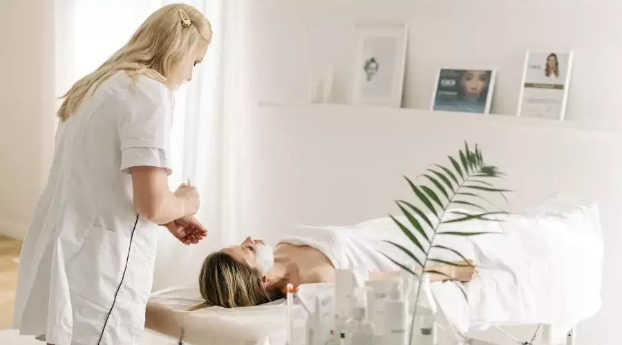 7 Proven Techniques for Growing a Cosmetic Clinic's Reputation